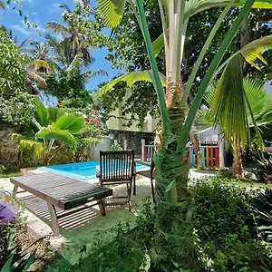 Riviera Eco Travelers Estalagem